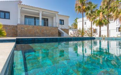 Schwimmbecken von Haus oder Chalet zum verkauf in Manilva mit Klimaanlage, Terrasse und Schwimmbad