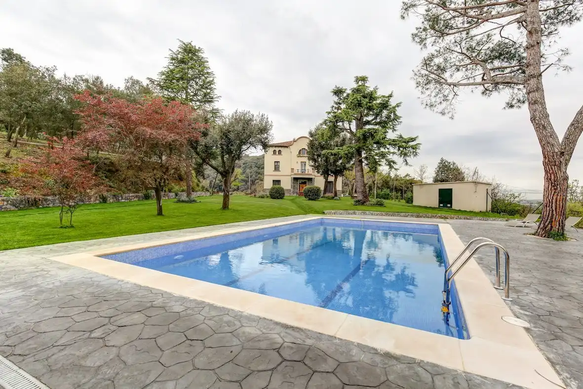 Schwimmbecken von Country house zum Verkauf in Llinars del Vallès mit Klimaanlage, Heizung und Abstellraum
