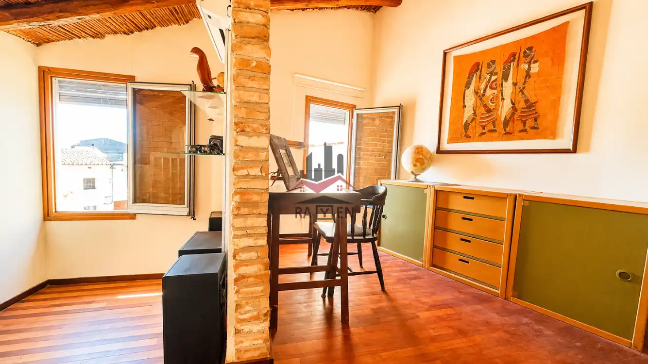 Sala d'estar de Finca rústica en venda en Vilabertran amb Calefacció
