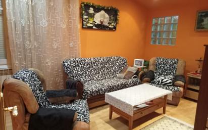 Sala d'estar de Pis en venda en Calahorra amb Calefacció, Parquet i Moblat