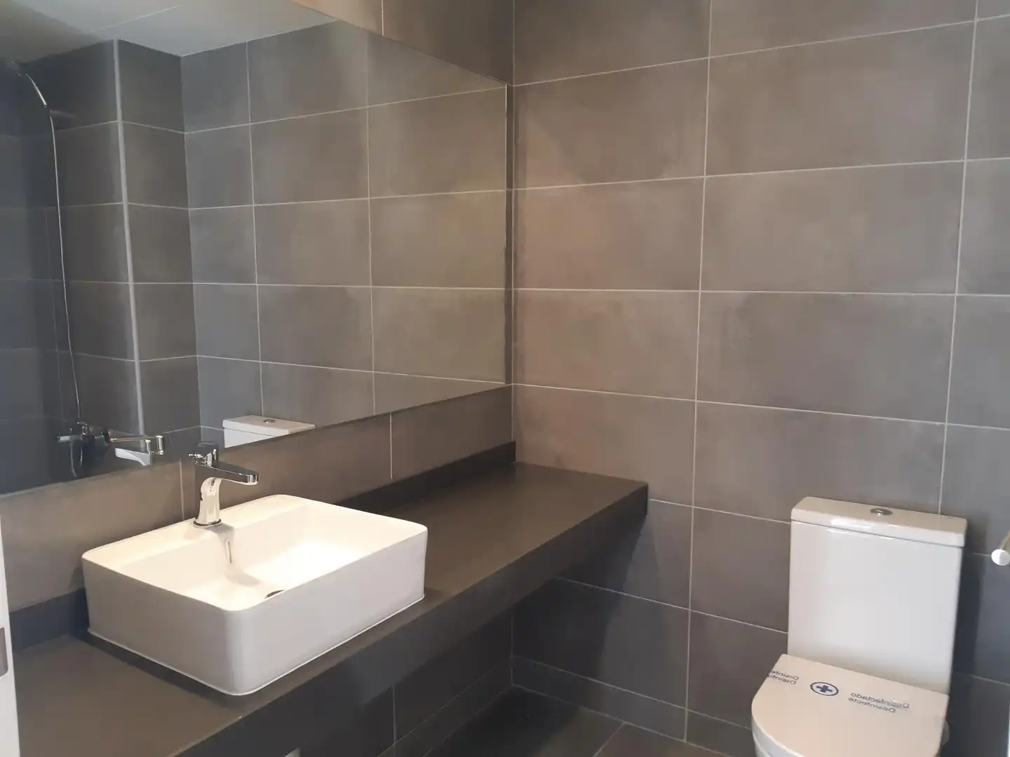 Baño de Piso de alquiler en Badalona con Calefacción, Jardín privado y Terraza