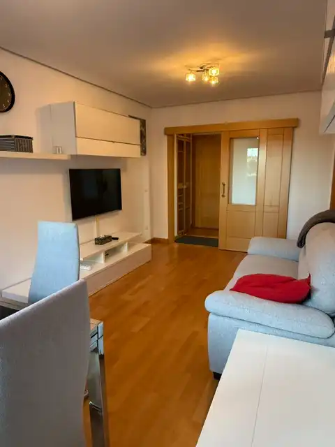Sala d'estar de Pis en venda en Santander amb Calefacció, Parquet i Traster