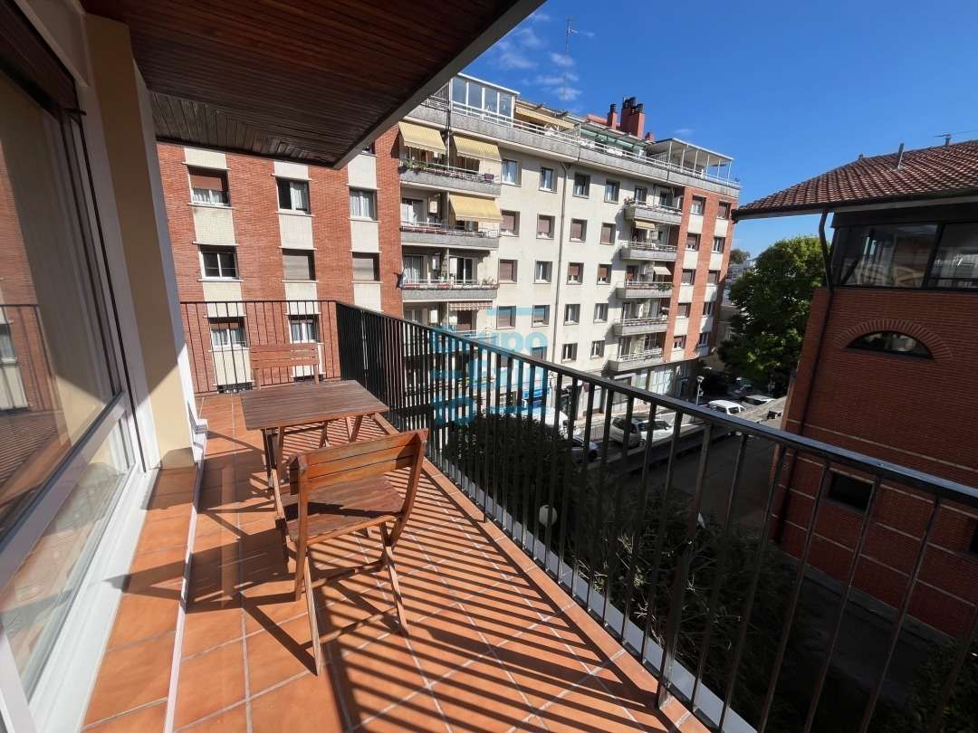 Terrassa de Pis en venda en Donostia - San Sebastián  amb Calefacció, Terrassa i Balcó