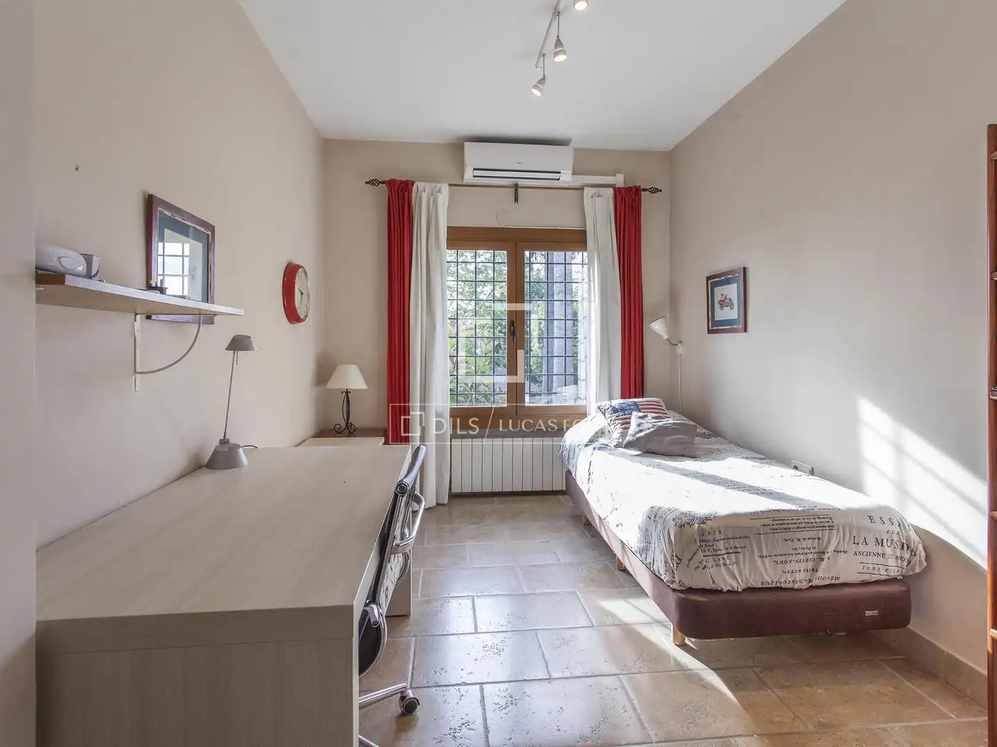 Habitación de Casa o chalet en venta en Paterna con Calefacción, Jardín privado y Terraza