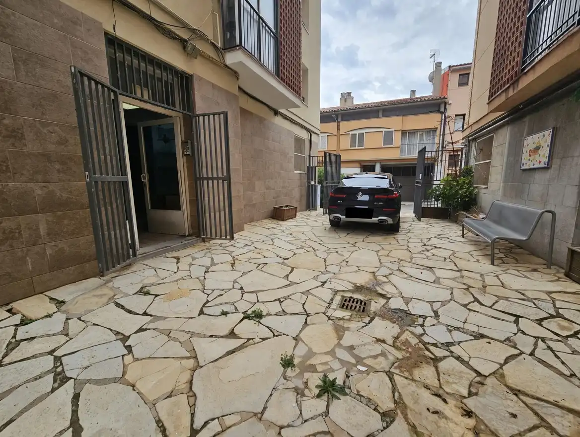 Parking of Commercial properties for rent in Centre