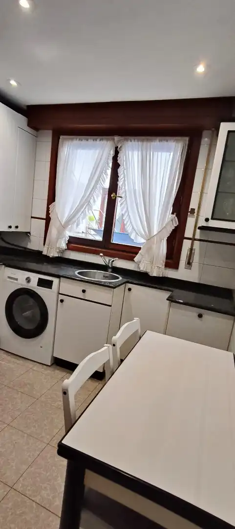 Cuina de Pis de lloguer en Getxo  amb Terrassa, Moblat i Balcó