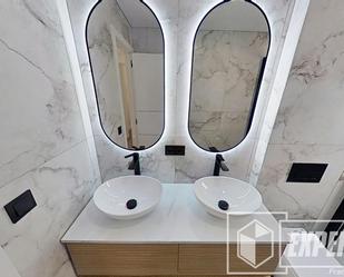 Bathroom of Flat for sale in  Valencia Capital  with Air Conditioner and Parquet flooring