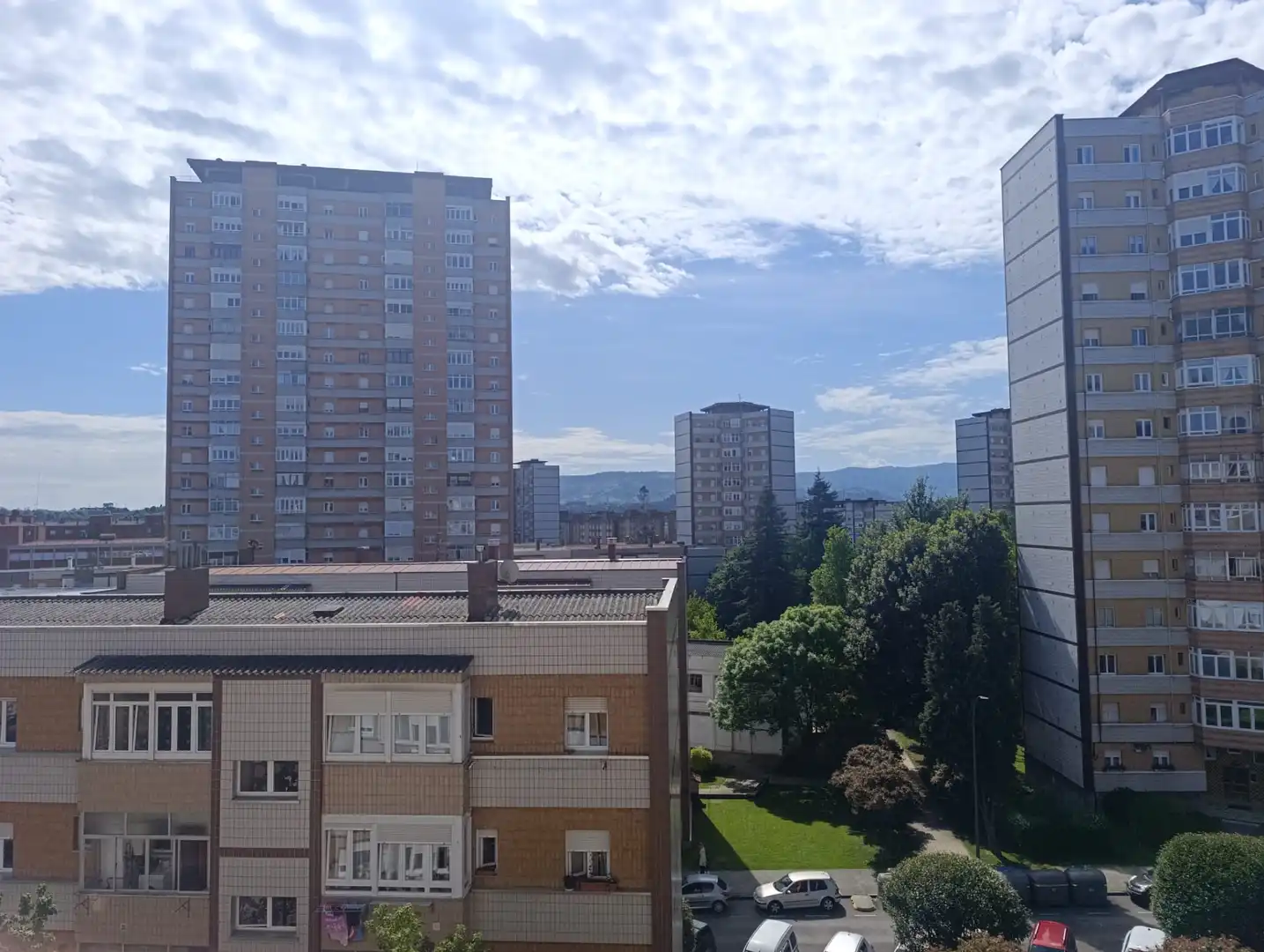 Vista exterior de Pis en venda en Gijón  amb Calefacció