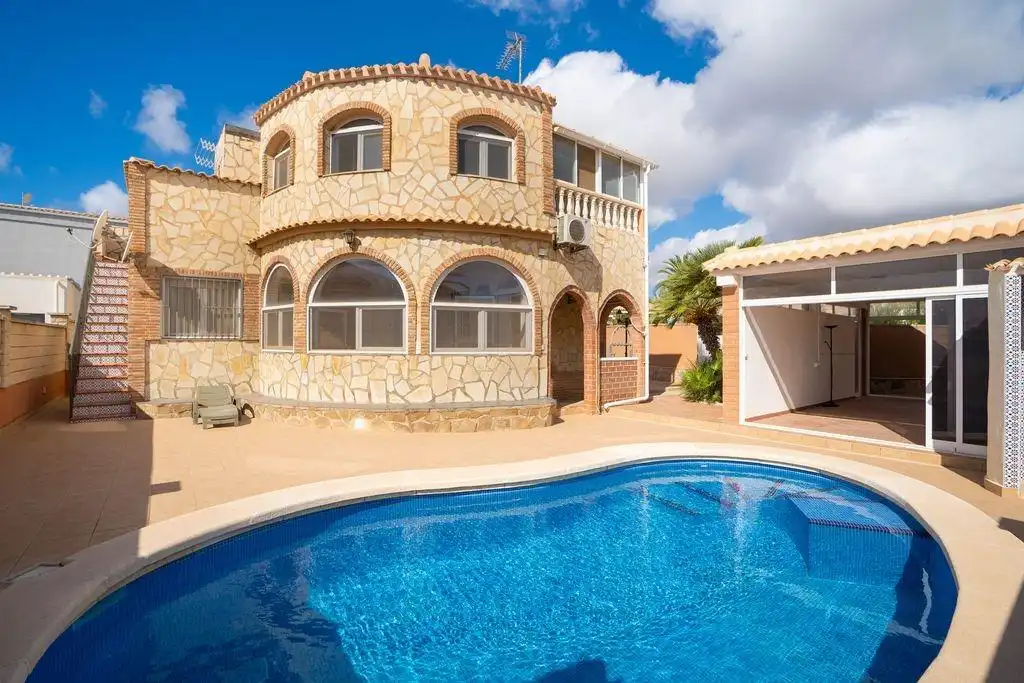Piscina de Casa o xalet en venda en Orihuela