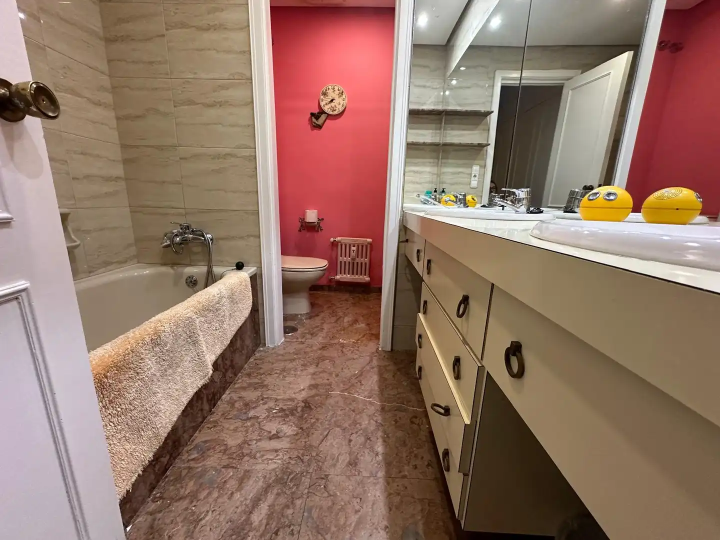 Bathroom of Flat for sale in Madrid  with Parquet flooring, Terrace and Storage room