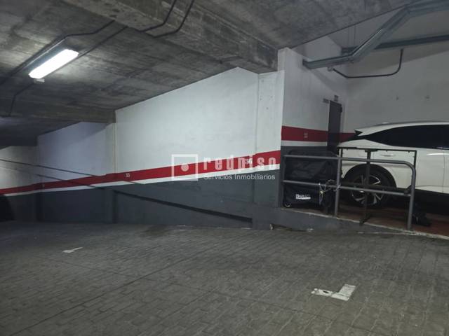Garaje en Alquiler en Maximino Idigoras en Villalba Estación