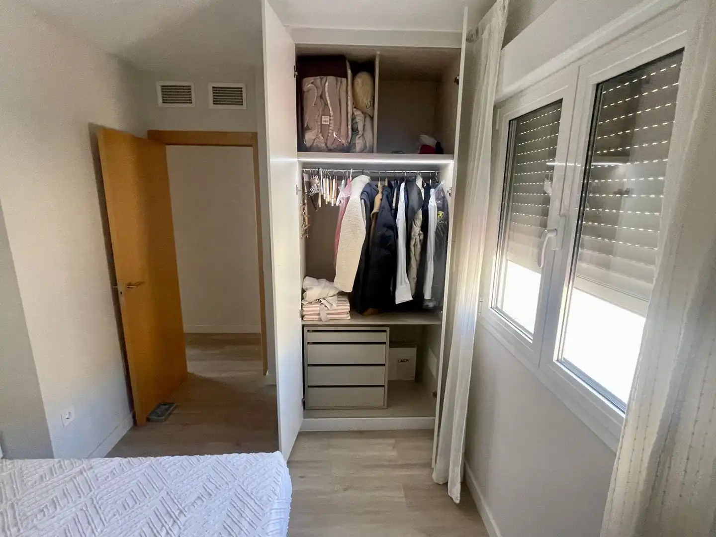 Habitación de Casa adosada en venta en Almería con Aire acondicionado, Parquet y Amueblado