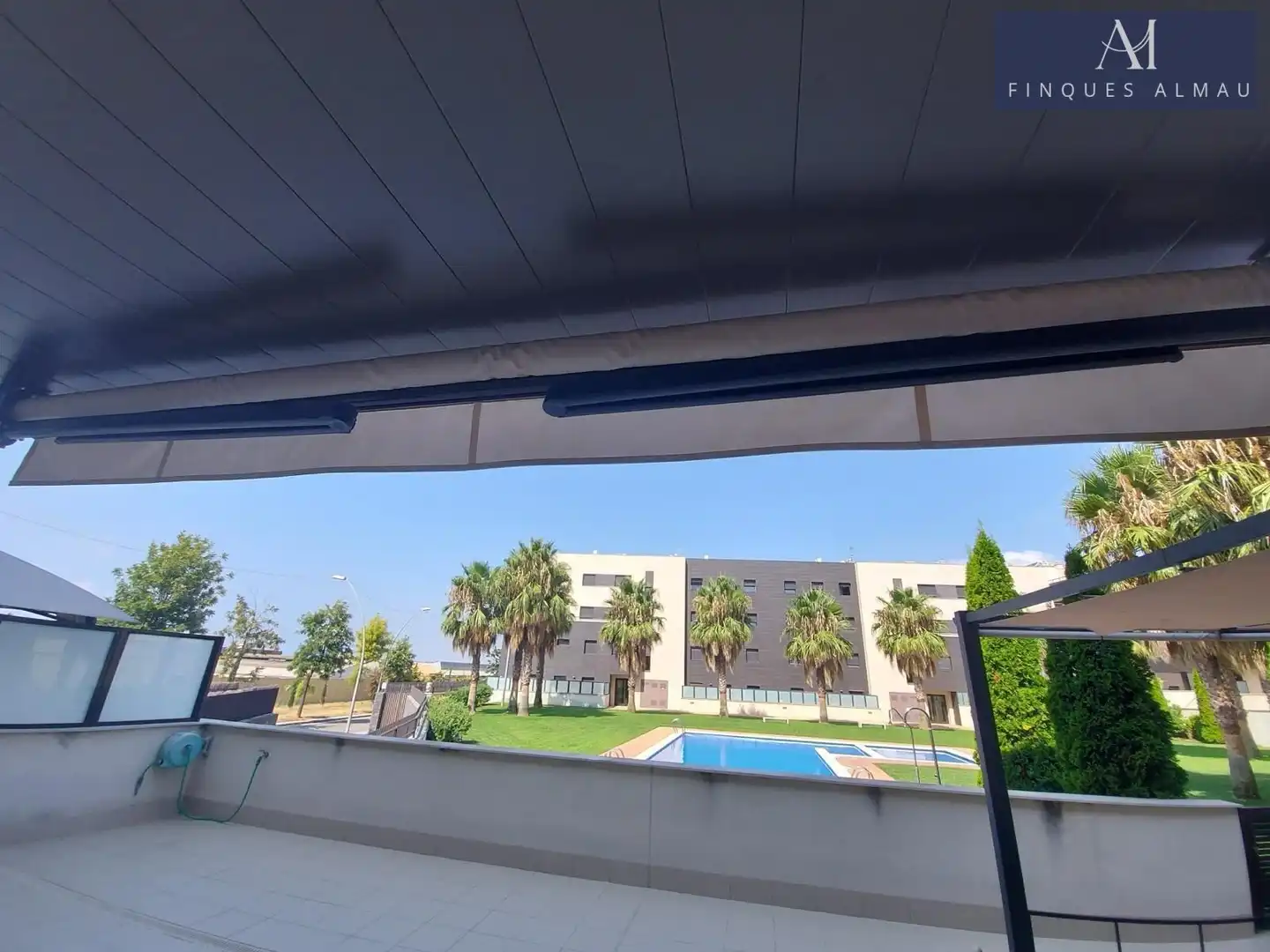 Terrasse von Erdgeschoss zum Verkauf in Vilanova i la Geltrú mit Klimaanlage, Heizung und Privatgarten
