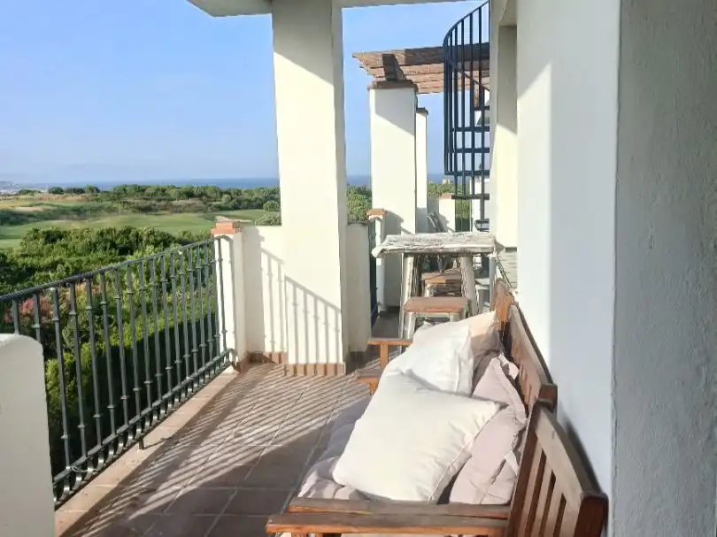 Terrasse von Dachboden zum Verkauf in La Alcaidesa mit Klimaanlage, Terrasse und Schwimmbad
