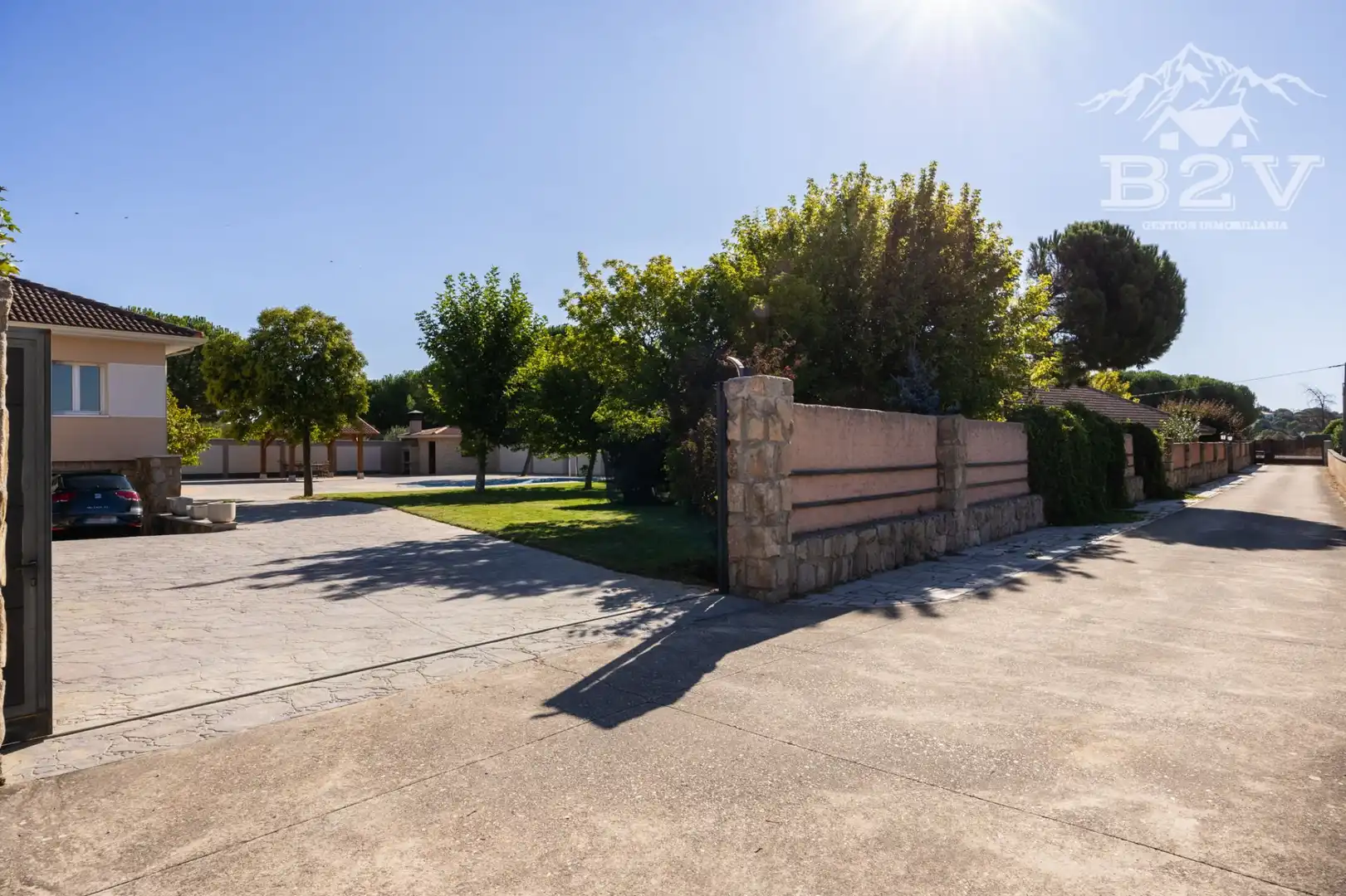 Exterior view of Houses for sale in Navalafuente  with Air Conditioner, Heating and Private garden