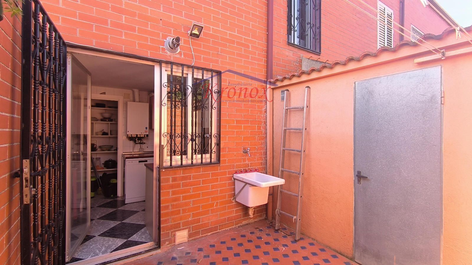 Jardí de Casa adosada en venda en  Madrid Capital amb Aire condicionat, Calefacció i Terrassa