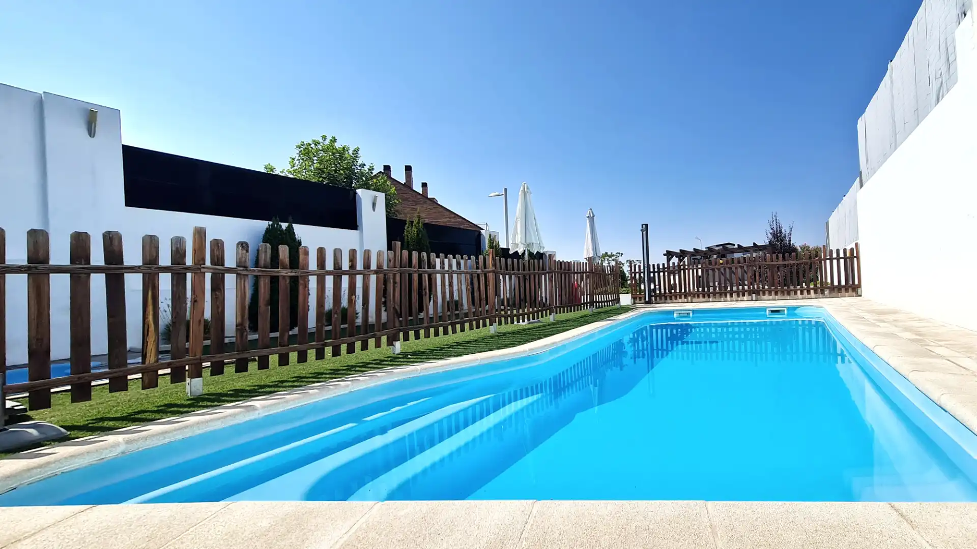 Detached homes for rent in Calle de la Navallera, Centro Comercial - Hospital
