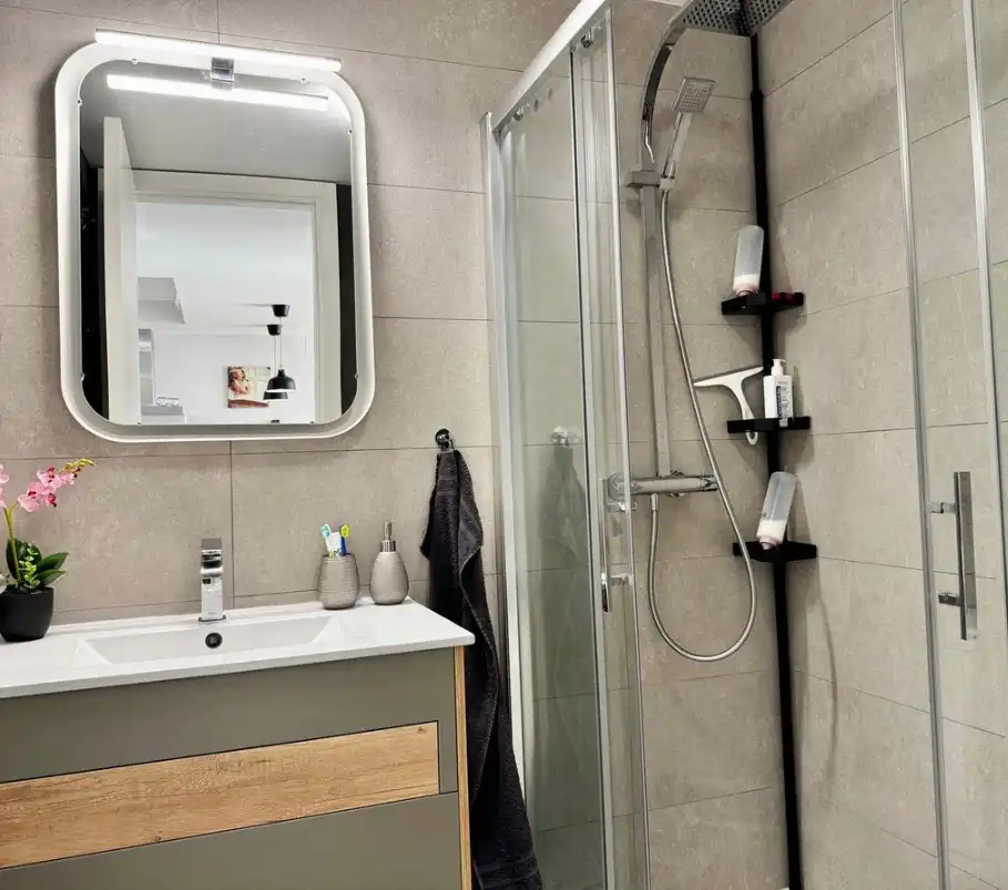 Bany de Pis en venda en Fuengirola amb Aire condicionat, Terrassa i Traster