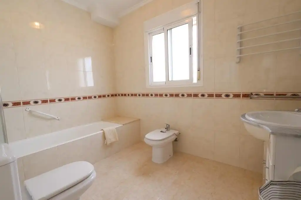 Bany de Casa adosada en venda en Rojales amb Aire condicionat, Jardí privat i Terrassa