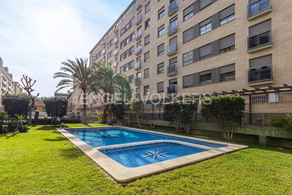Vista exterior de Piso de alquiler en Valencia con Aire acondicionado, Calefacción y Parquet