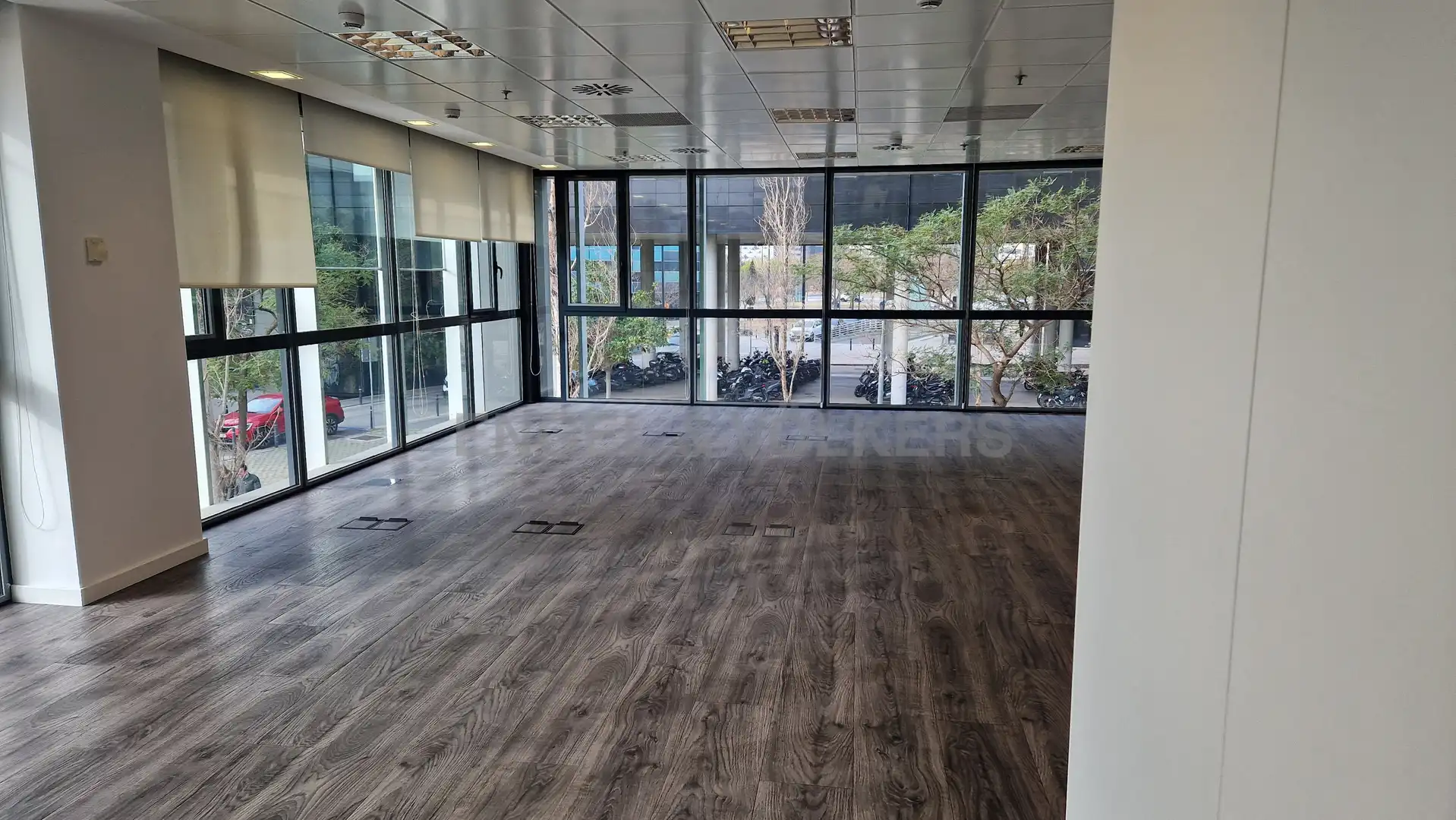 Oficina de lloguer en L'Hospitalet de Llobregat amb Aire condicionat