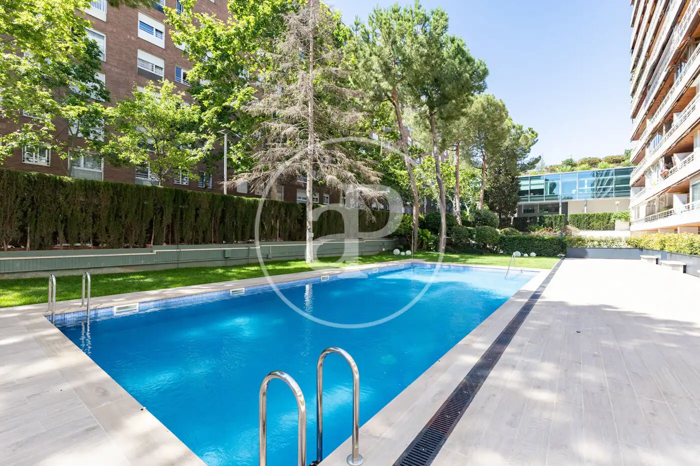Piscina de Piso de alquiler en Barcelona con Calefacción, Jardín privado y Balcón