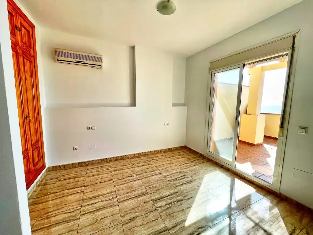 Außenansicht von Einfamilien-Reihenhaus zum Verkauf in Vélez-Málaga mit Klimaanlage, Terrasse und Abstellraum