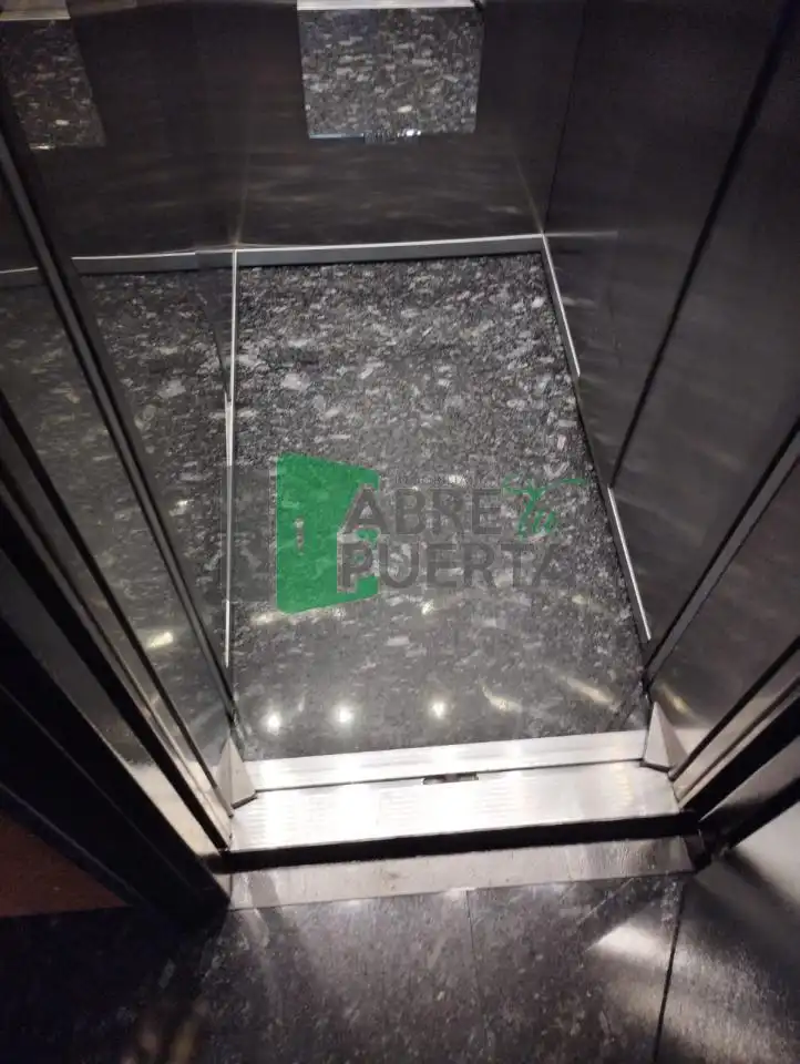 Piso en venta en San Miguel de la Ribera con Calefacción, Trastero y Amueblado