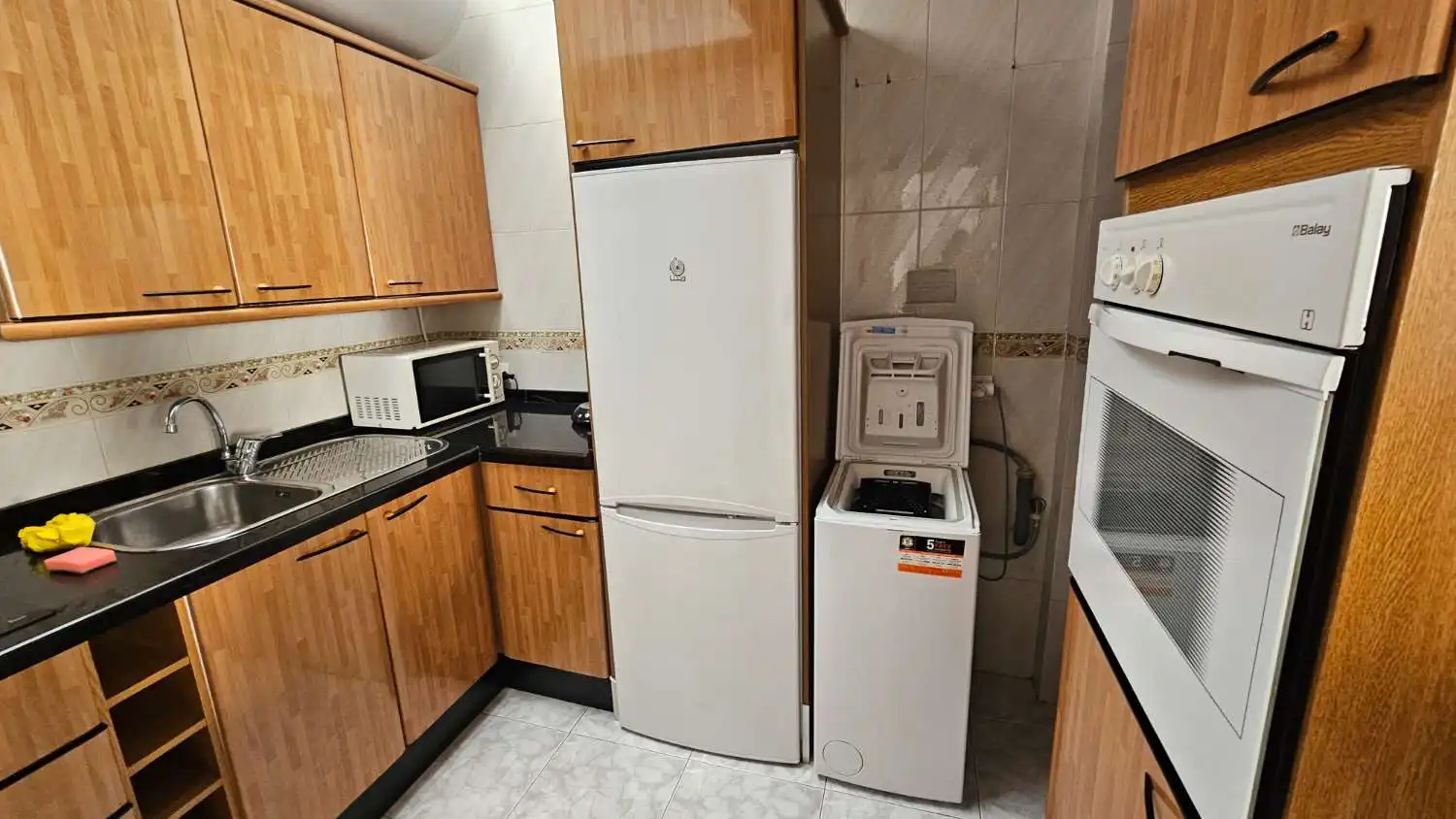 Cuina de Apartament de lloguer en Torremolinos amb Aire condicionat, Calefacció i Terrassa