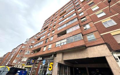 Exterior view of Flat for sale in Valladolid Capital  with Air Conditioner and Furnished