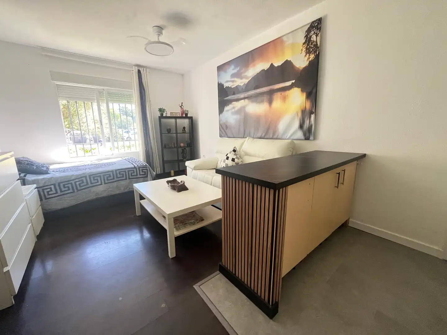 Sala de estar de Estudio en venta en Marbella con Amueblado, Lavadora y Piscina comunitaria