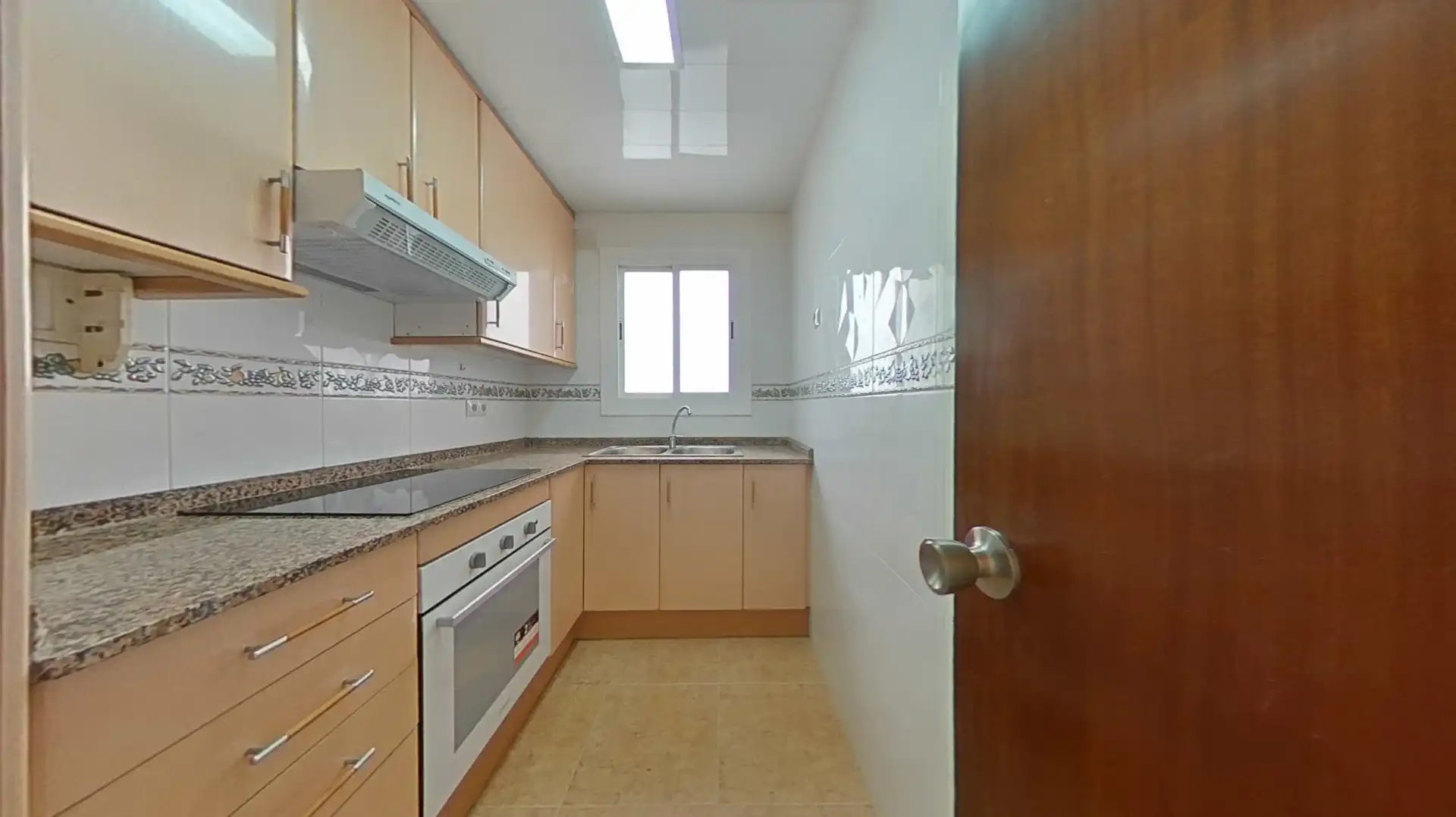 Cocina de Piso en venta en L'Hospitalet de Llobregat con Calefacción