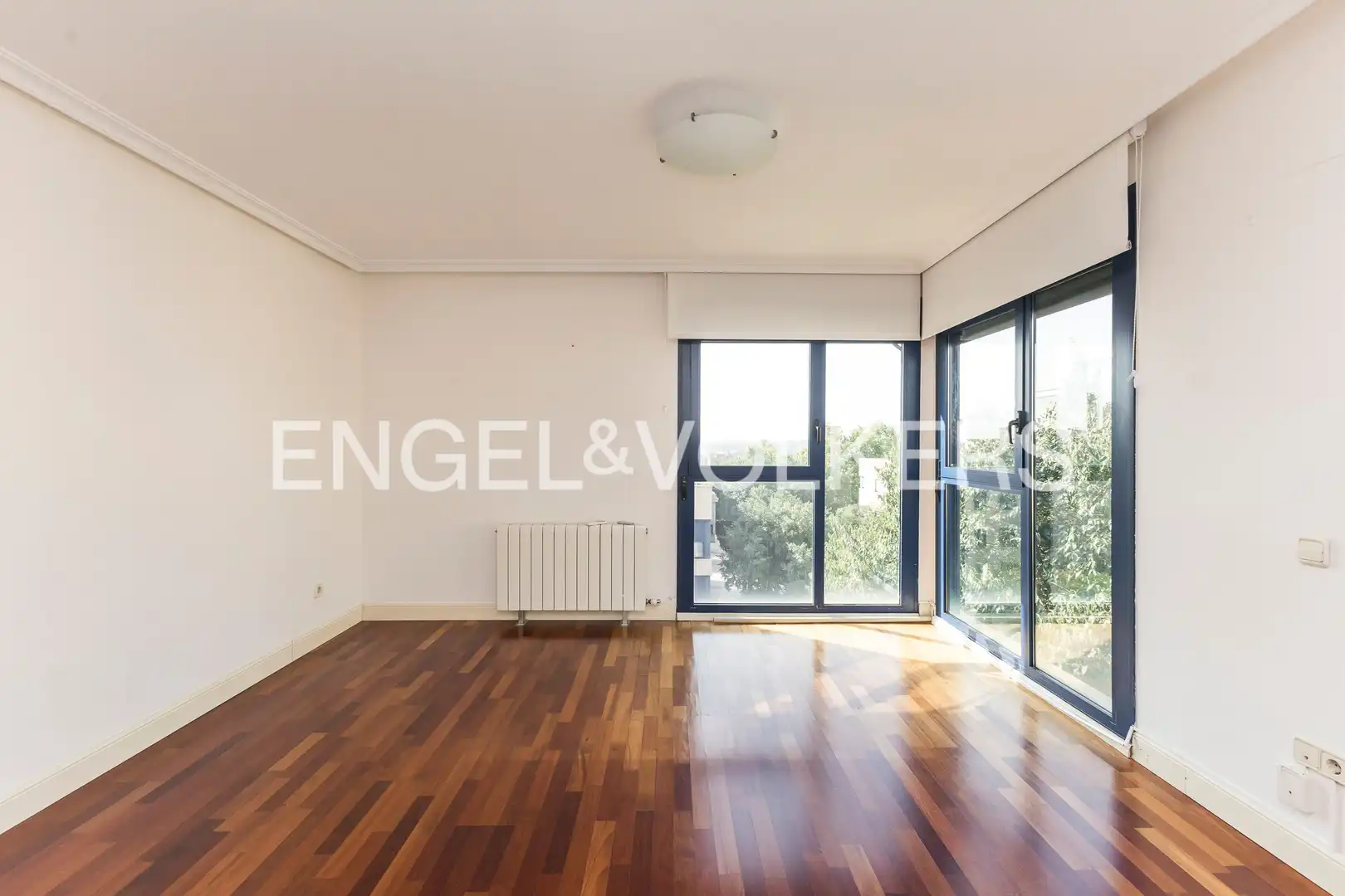 Living room of Flat for sale in Madrid  with Air Conditioner, Heating and Swimming Pool
