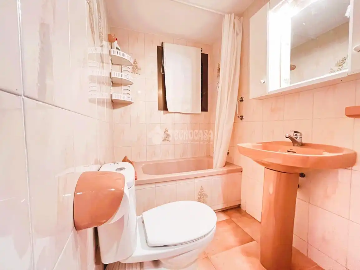 Baño de Piso en venta en L'Hospitalet de Llobregat con Parquet y Alarma