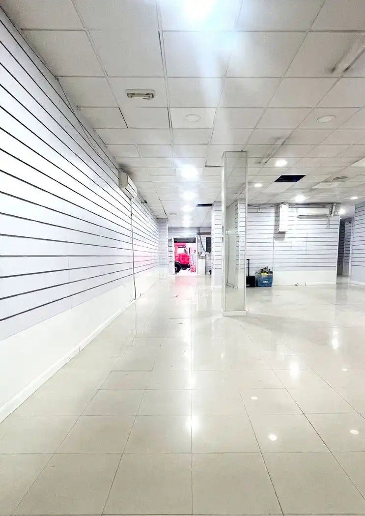 Local comercial en venda a Calle Feria 102