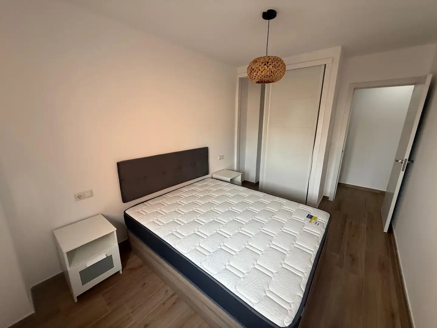 Schlafzimmer von Wohnung zur Miete in Carlet mit Balkon