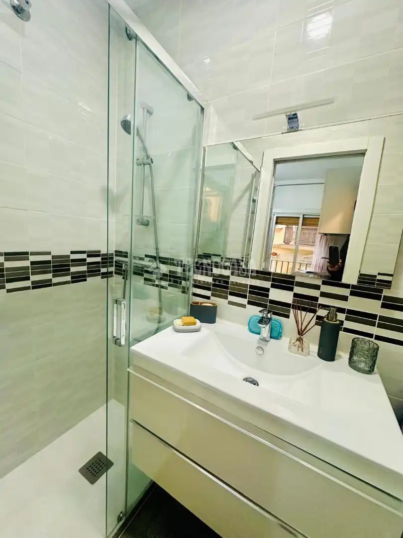 Baño de Piso en venta en Barcelona con Calefacción y Balcón