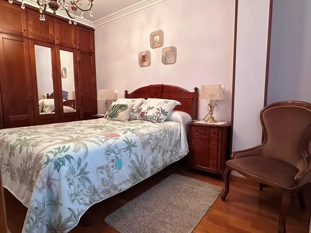 Habitación de Piso en venta en Gijón  con Calefacción, Parquet y Amueblado