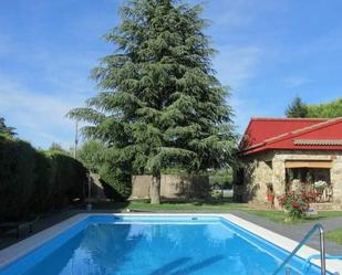 Piscina de Casa o xalet en venda en Castellanos de Villiquera amb Calefacció, Jardí privat i Piscina