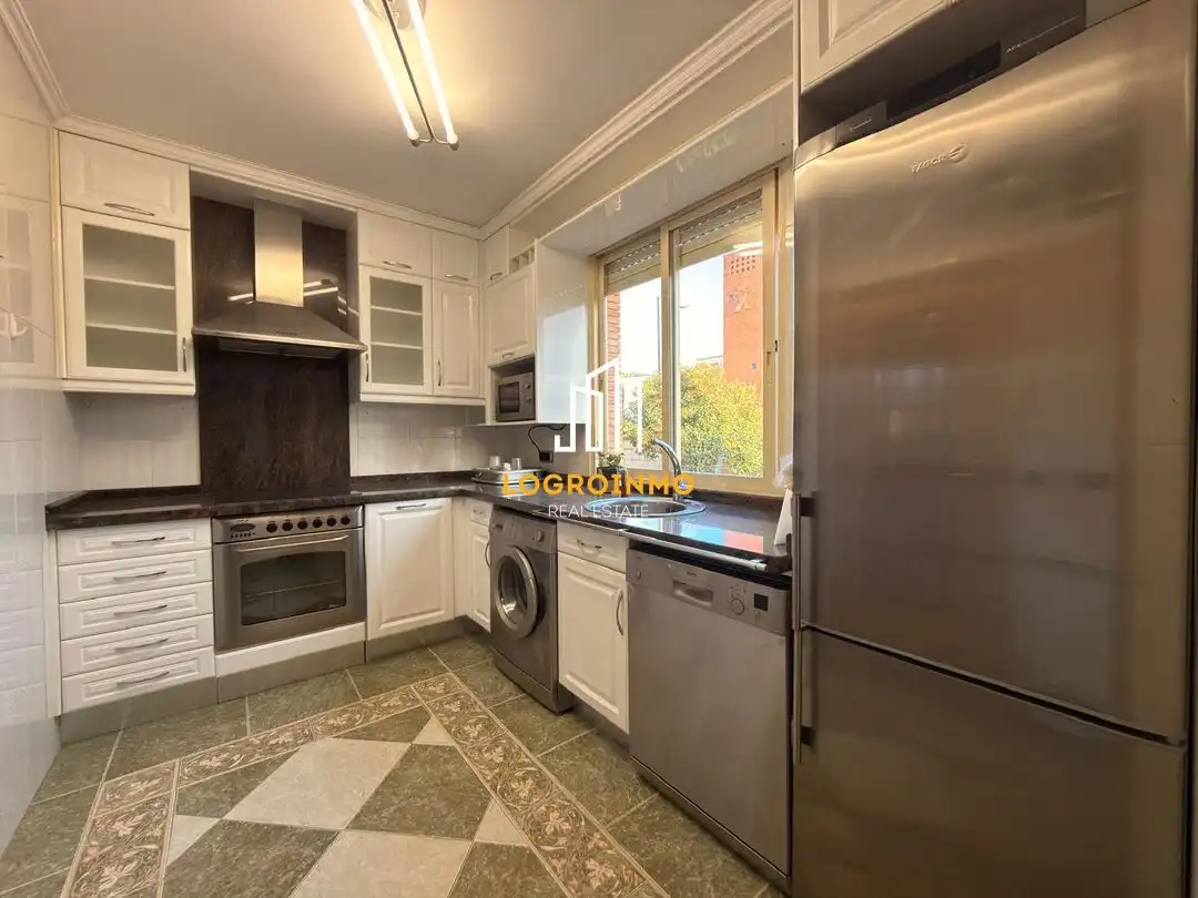 Kitchen of Detached homes for sale in  Logroño  with Heating, Private garden and Terrace
