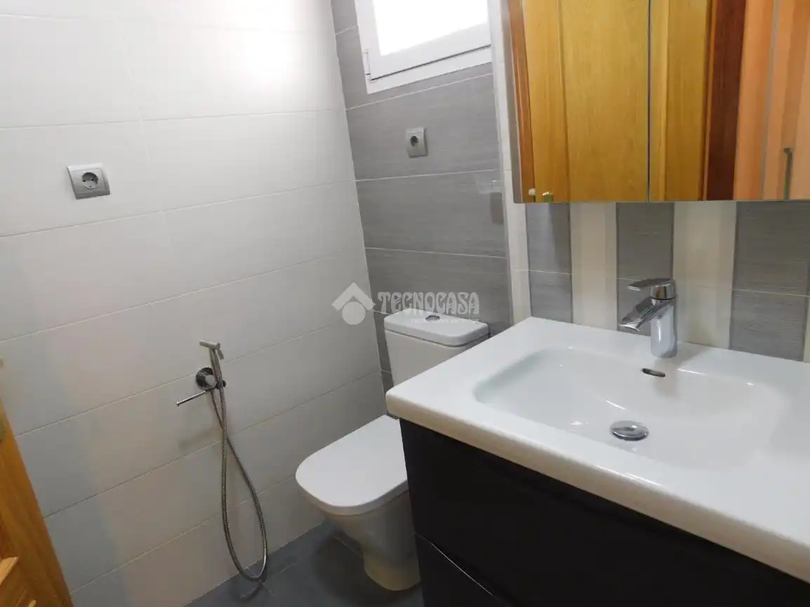 Bany de Pis en venda en Zaragoza amb Aire condicionat