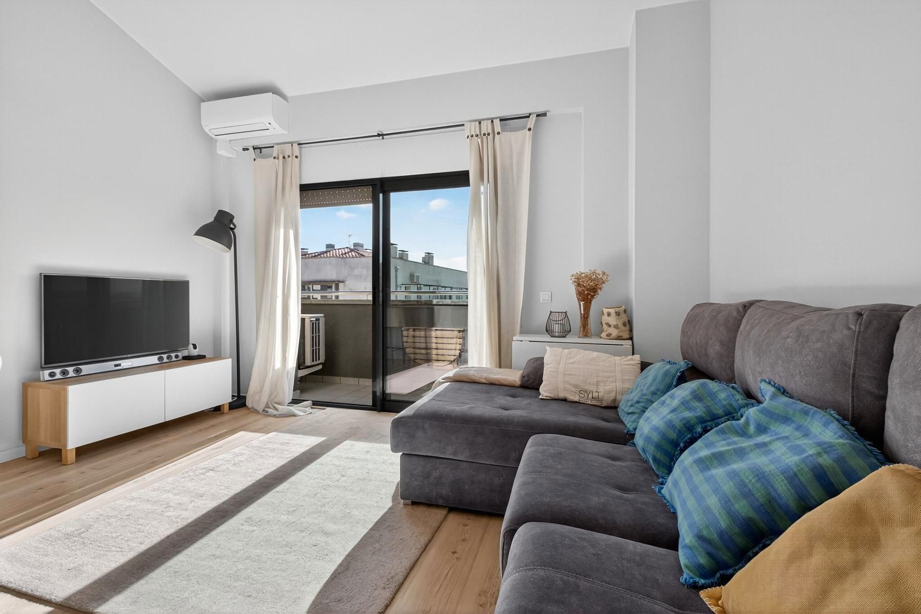 Sala d'estar de Dúplex en venda en Girona Capital amb Aire condicionat, Calefacció i Balcó