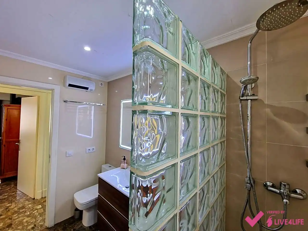 Baño de Piso de alquiler en Sevilla con Aire acondicionado, Calefacción y Terraza