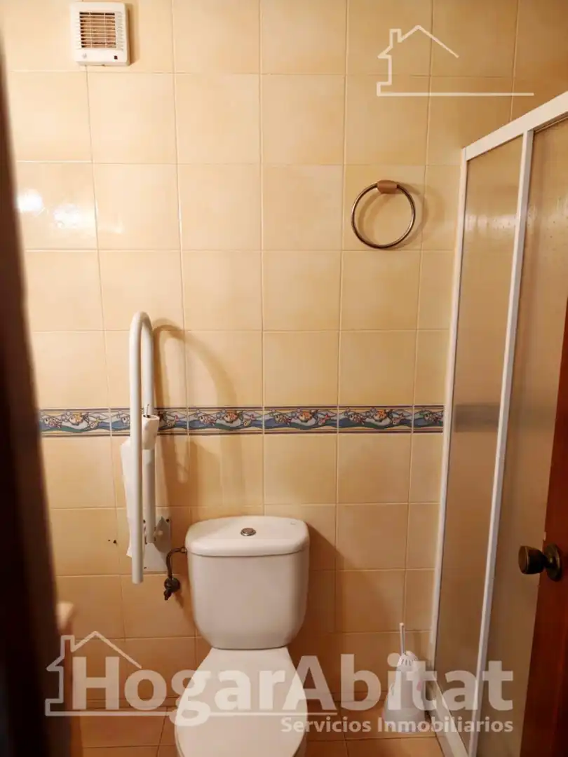 Bany de Pis en venda en Castellón de la Plana / Castelló de la Plana amb Jardí privat i Balcó