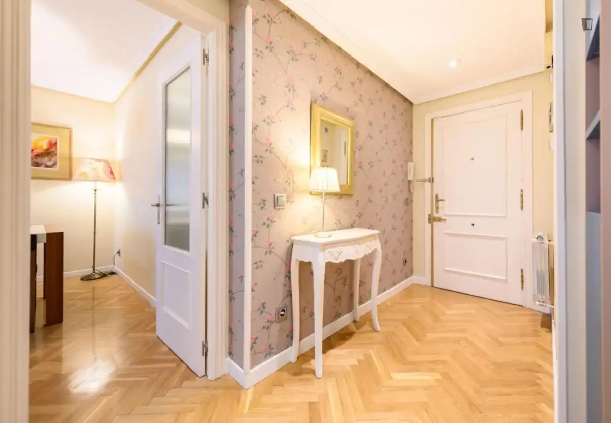 Apartments for rent in Madrid  with Air Conditioner, Heating and Furnished