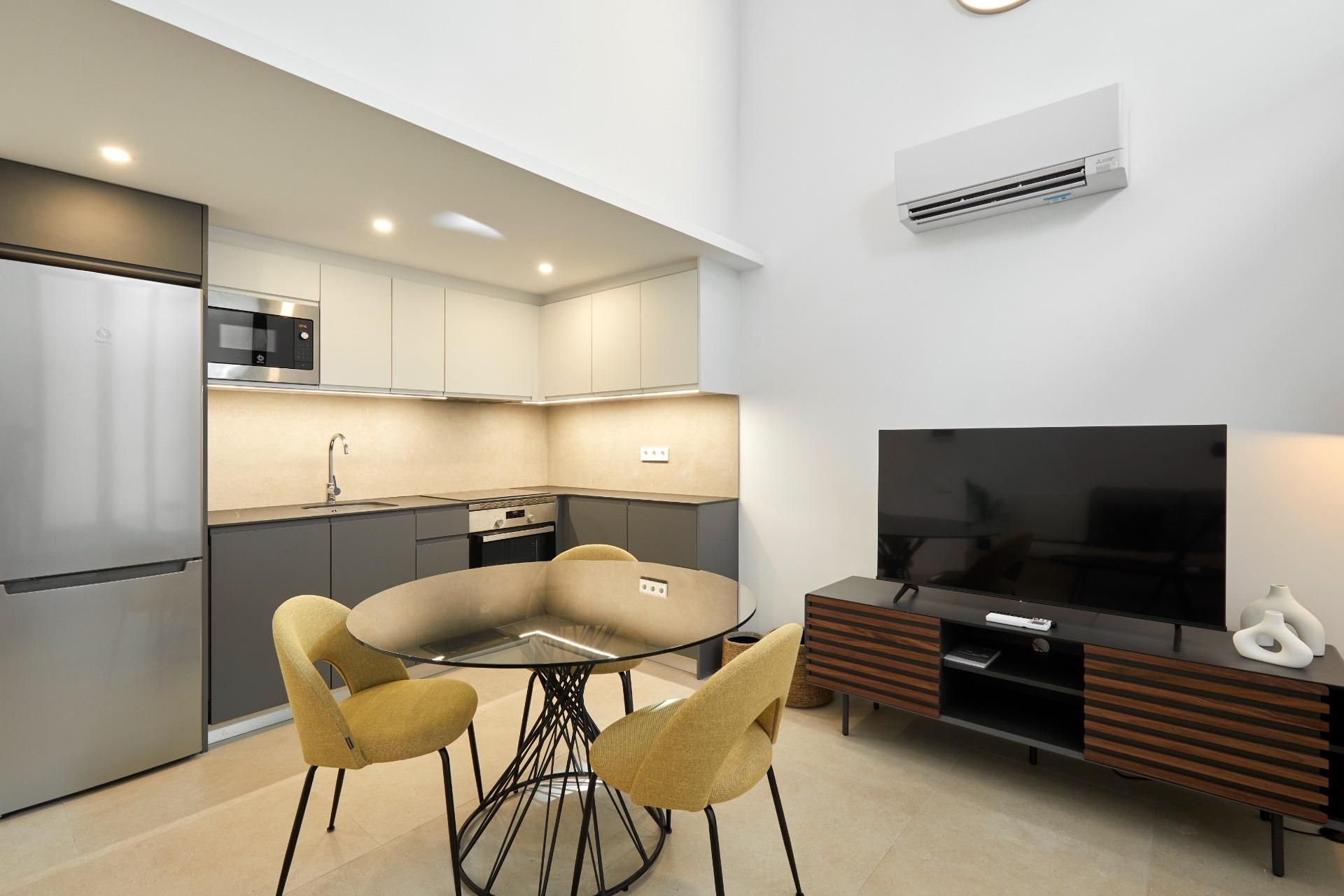 Sala d'estar de Apartament de lloguer en  Barcelona Capital amb Aire condicionat i Terrassa