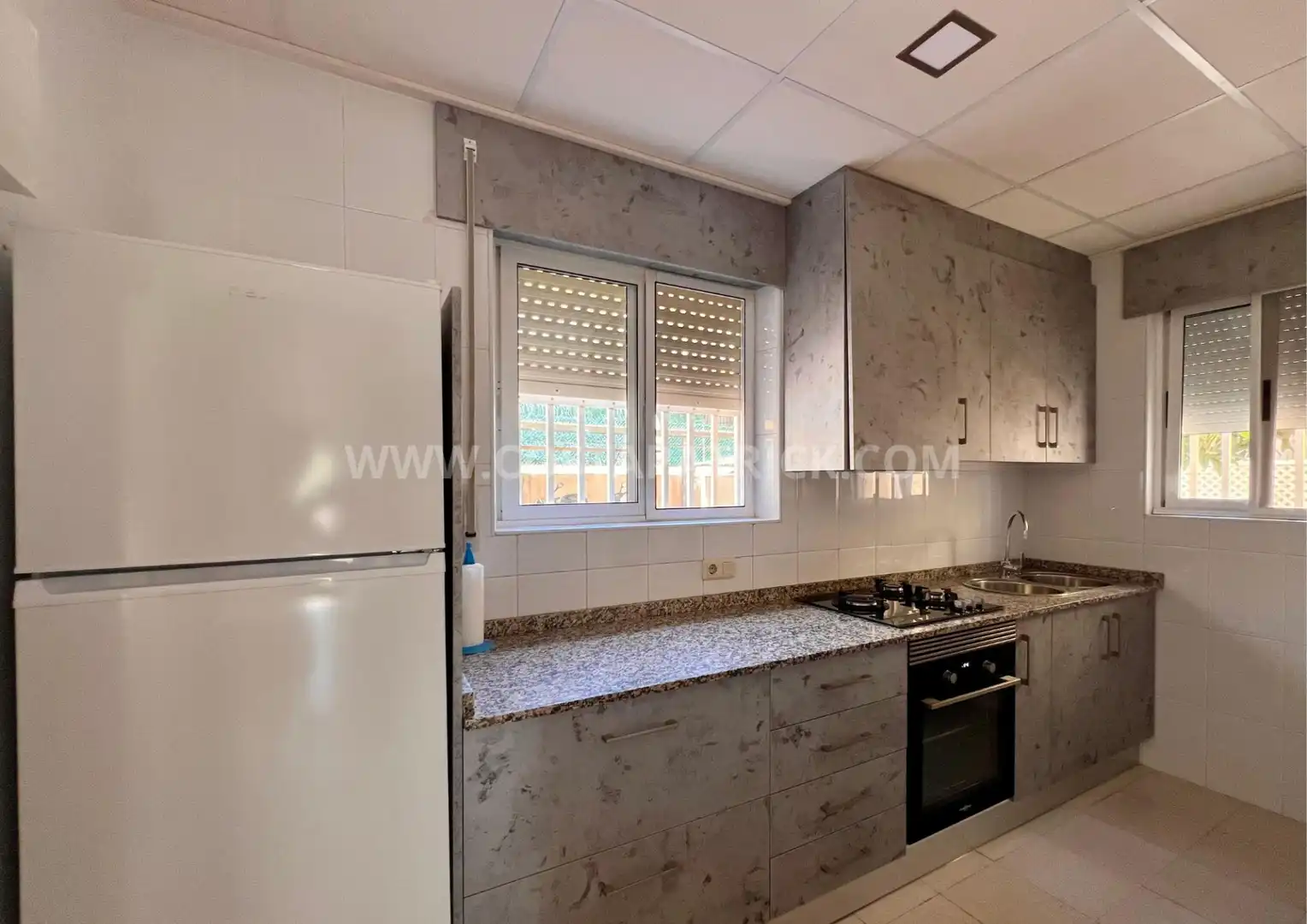Cocina de Casa adosada de alquiler en Los Alcázares con Aire acondicionado, Jardín privado y Terraza