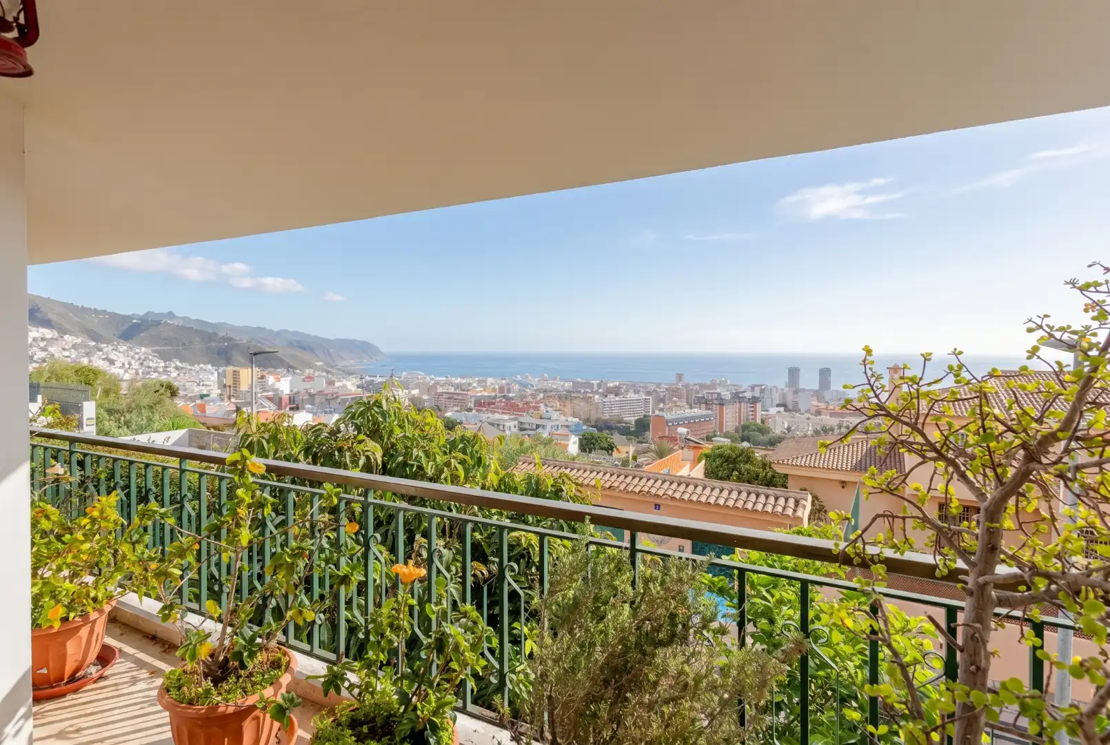 Vista exterior de Casa adosada en venta en Santa Cruz de Tenerife con Terraza, Trastero y Piscina