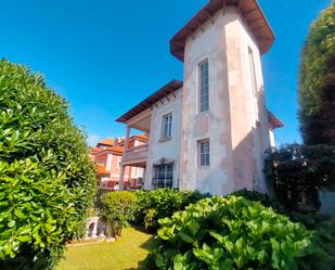 Vista exterior de Casa o xalet en venda en A Coruña Capital  amb Terrassa i Balcó