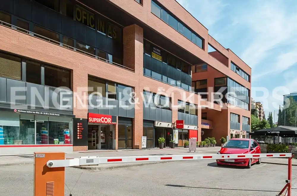 Außenansicht von Wohnung zur Miete in Madrid mit Klimaanlage, Heizung und Terrasse